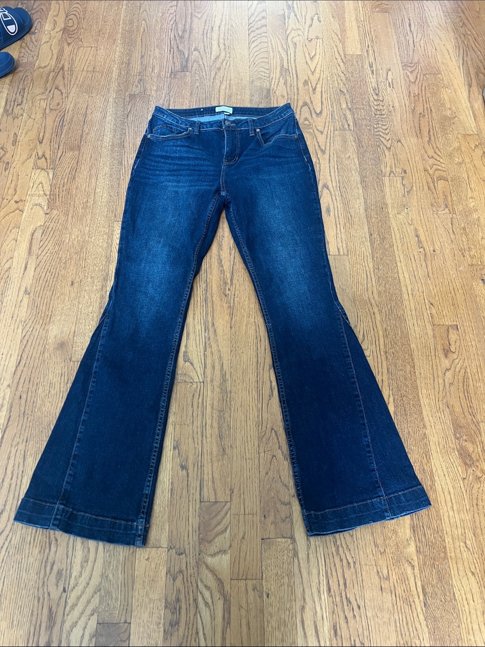 Shyanne dark blue Women's Bootcut flare Jeans size 30wx34L